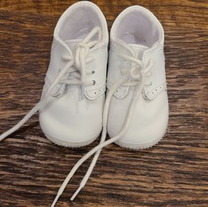 Leather baby lace up shoes GUC
